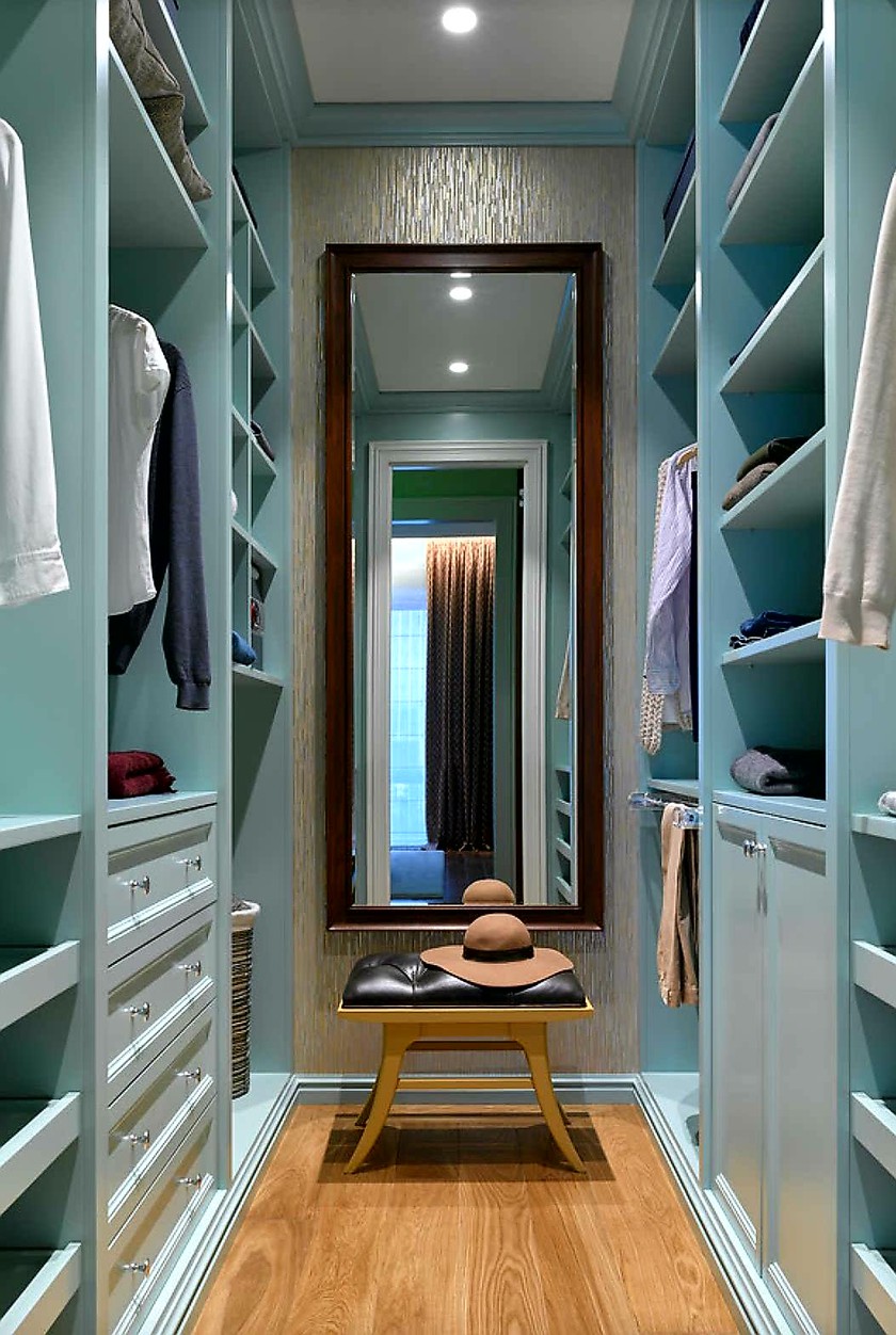 Параллельная гардеробная комната с большим зеркалом Актау