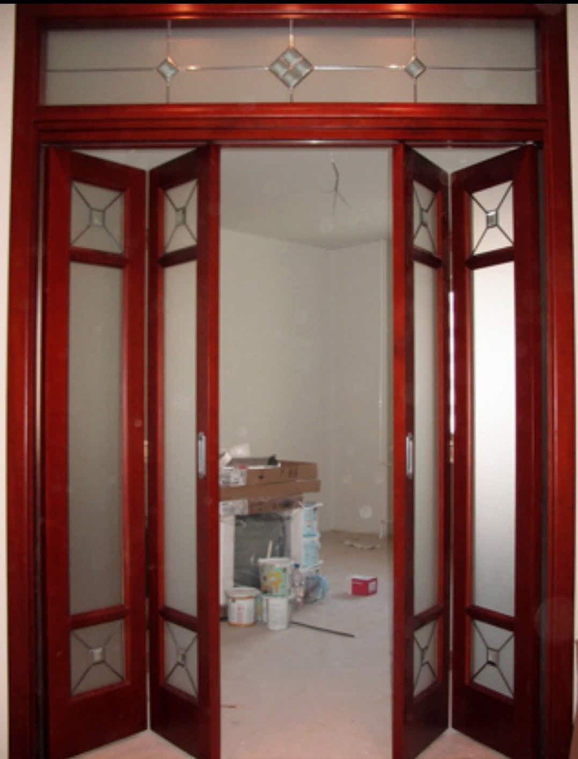 Дверь гармошка с декоративными стеклянными вставками Актау