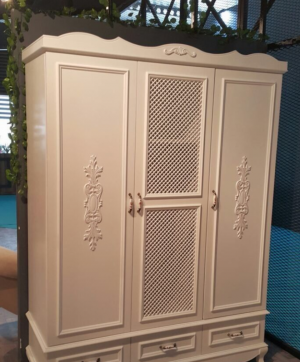 Распашные двери с декоративными накладками Актау